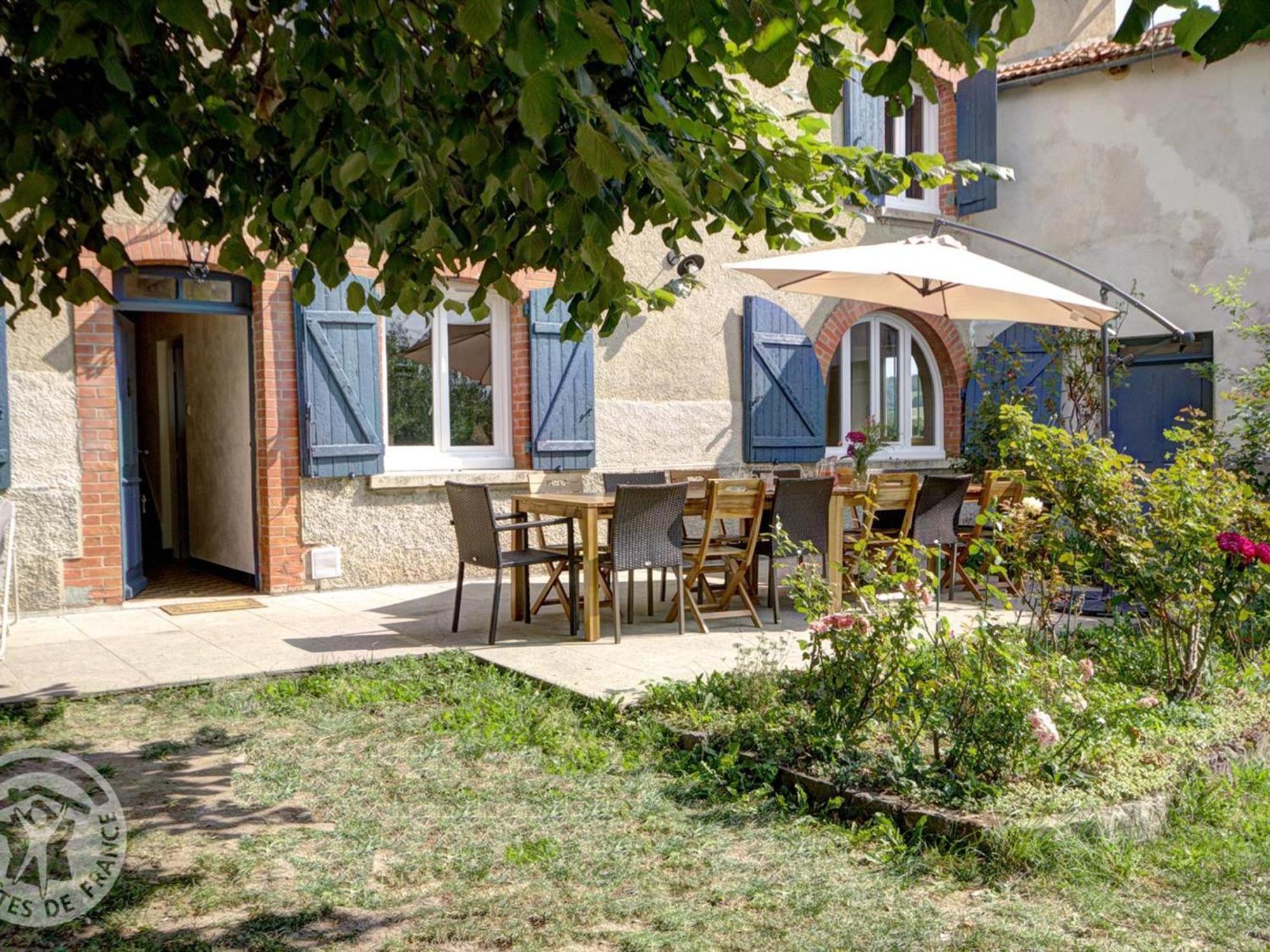 Gite Spacieux Avec Jardin Arbore Et Jeux Enfants, A Proximite De St-Etienne Et Lyon - Fr-1-496-147 Montchal Exterior foto
